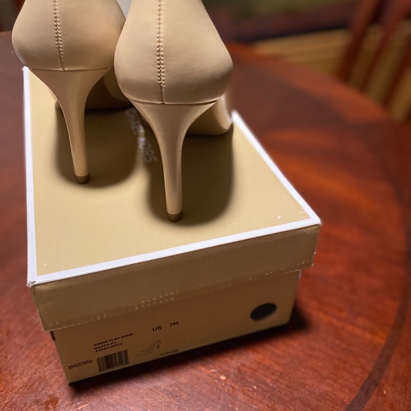 Michael Kors Pump size 7 - Picture 2 of 6